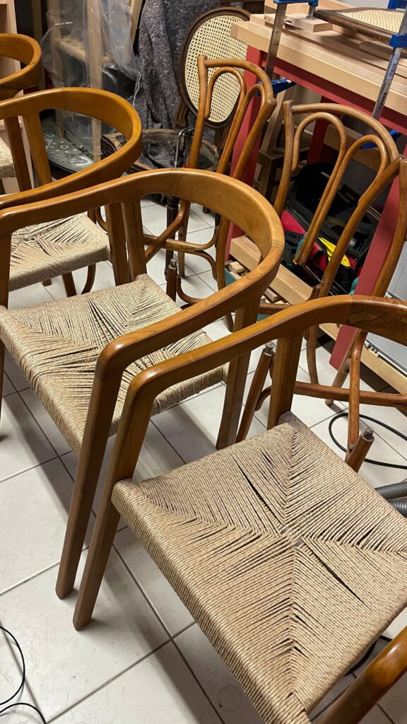 Transformation de chaises fauteuil avec assise en corde danoise tissée à la main